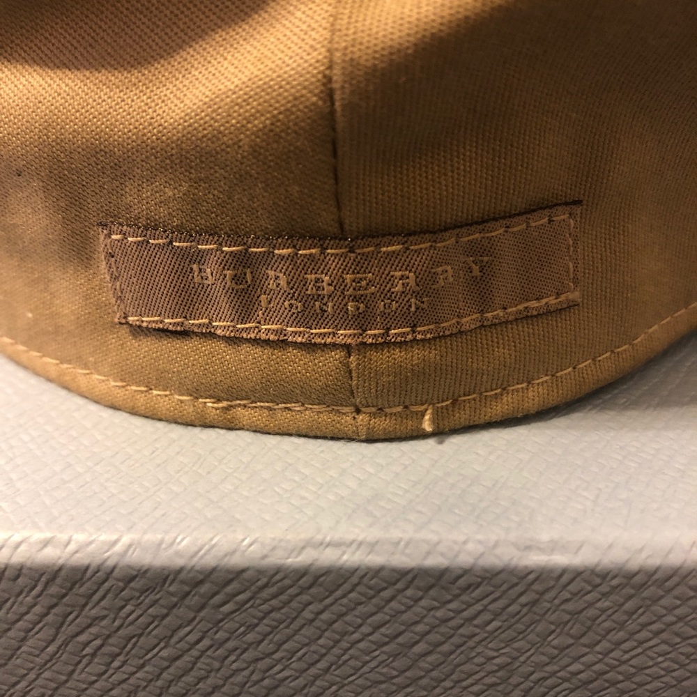 Burberry newsboy cap